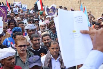 تقليل سعودي من احتجاجات الانتقالي رغم توسعها شرقا واستعدادات لحسم آخر المعارك ضد قواته جنوبا تقليل سعودي من احتجاجات الانتقالي رغم توسعها شرقا واستعدادات لحسم آخر المعارك ضد قواته جنوبا