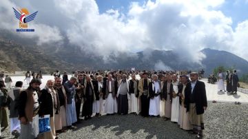 قيادة ومنتسبو مؤسسة مطابع الكتاب المدرسي تزور ضريح الشهيد القائد بصعدة