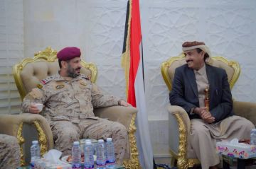 الوفد السعودي يناقش صرف رواتب دفاع شبوة ويبحث إعادة هيكلة الوحدات الأمنية والعسكرية الوفد السعودي يناقش صرف رواتب دفاع شبوة ويبحث إعادة هيكلة الوحدات الأمنية والعسكرية