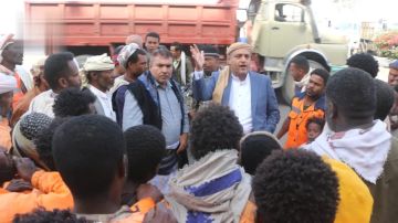 تدشين حملة نظافة شاملة قي تعز استقبالا لشهر رمضان تدشين حملة نظافة شاملة قي تعز استقبالا لشهر رمضان