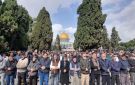 60 ألف فلسطيني يؤدون صلاة الجمعة في الأقصى رغم اقتحام قوات العدو الإسرائيلي - ye