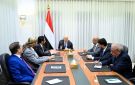 تسوية مع مليشيا الحوثي وتلويح بالحسم العسكري.. عقب هيكلة مجلس القيادة وتغيير الحكومة