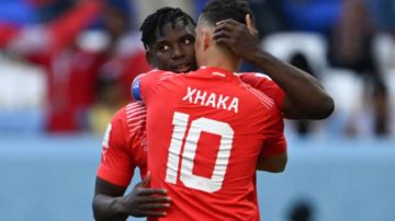 تشاكا وإمبولو يمكنهما العودة إلى منتخب سويسرا بعد قضية وثائق كوفيد المزورة تشاكا وإمبولو يمكنهما العودة إلى منتخب سويسرا بعد قضية وثائق كوفيد المزورة