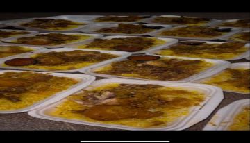 وجبات غذاء جاهزة مقدمة من أهالي صبر بتبن للنازحين المتواجدين بالمدارس بالمديرية