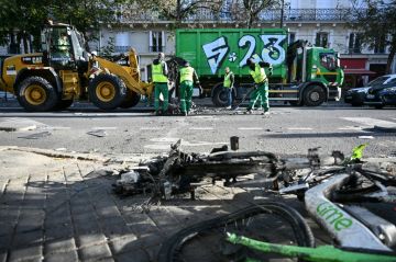 باريس تعاين أضرارها غداة احتجاجات وأعمال شغب شهدت توقيف 1800 شخص