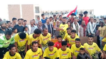 النمارة تتوج بكأس ١٤ اكتوبر في افتتاح دوري الشهداء بمديرية الملاح النمارة تتوج بكأس ١٤ اكتوبر في افتتاح دوري الشهداء بمديرية الملاح
