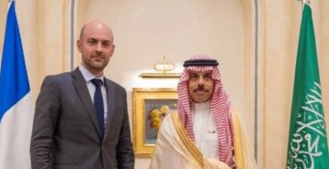 وزير الخارجية السعودي يبحث مع نظيره الفرنسي تطورات الأوضاع الإقليمية وزير الخارجية السعودي يبحث مع نظيره الفرنسي تطورات الأوضاع الإقليمية