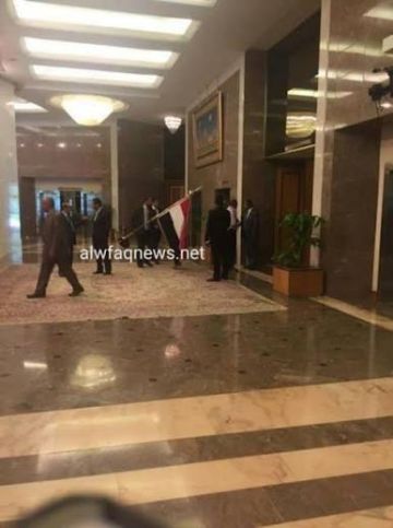صحيفة الاستخبارات السعودية تحذف فقرة من مقال افتتاحي تضمن حل الشرعية في اليمن صحيفة الاستخبارات السعودية تحذف فقرة من مقال افتتاحي تضمن حل الشرعية في اليمن