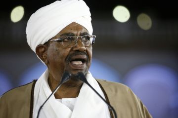 عمر البشير يطلب تلقي العلاج خارج السودان عمر البشير يطلب تلقي العلاج خارج السودان