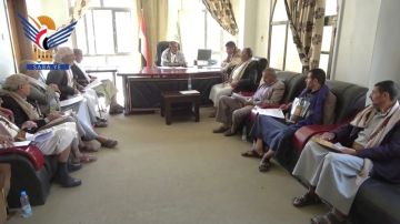 مناقشة تطوير الأداء الإداري والخدمي بمحافظة صنعاء مناقشة تطوير الأداء الإداري والخدمي بمحافظة صنعاء