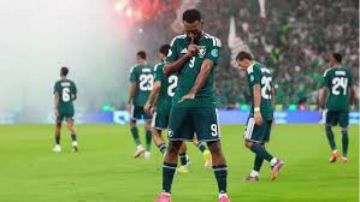 السعودية تتوج بكأس الخليج بفوزها على الإمارات السعودية تتوج بكأس الخليج بفوزها على الإمارات