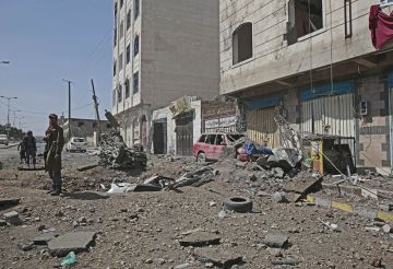 بيان للتحالف العربي عن تداعيات ضرب الحوثيين لمطارات سعودية ومحاولتهم استهداف الحرمين الشريفين بيان للتحالف العربي عن تداعيات ضرب الحوثيين لمطارات سعودية ومحاولتهم استهداف الحرمين الشريفين