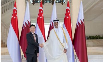 تسهم الزيارة في تعزيز التعاون : أمير قطر يعقد جلسة مباحثات مع رئيس الوزراء السنغافوري