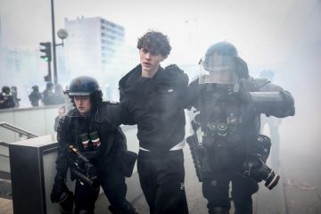 السلطات الفرنسية تعلن توقيف 1,314 شخصا خلال الاحتجاجات السلطات الفرنسية تعلن توقيف 1,314 شخصا خلال الاحتجاجات