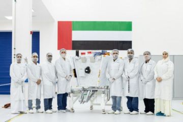 انطلاق الطائر-1 أول قمر إماراتي تجاري لرصد الأرض انطلاق الطائر-1 أول قمر إماراتي تجاري لرصد الأرض