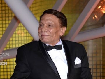 الذكاء الاصطناعي يلاحق عادل إمام: صور مزيفة وأخرى حقيقية أثارت الشك الذكاء الاصطناعي يلاحق عادل إمام: صور مزيفة وأخرى حقيقية أثارت الشك