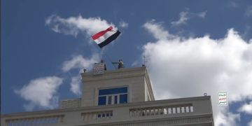 إعلام صنعاء الحربي ينشر لحظات وصول قواتهم إلى منزل العليمي عقب السيطرة على كامل المواسط إعلام صنعاء الحربي ينشر لحظات وصول قواتهم إلى منزل العليمي عقب السيطرة على كامل المواسط