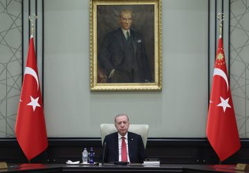 سيتم تفعيل بند الدفاع المشترك في اتفاق مكة .. أردوغان يدين هجوم مطار الملك خالد ويتوعد الحوثيين سيتم تفعيل بند الدفاع المشترك في اتفاق مكة .. أردوغان يدين هجوم مطار الملك خالد ويتوعد الحوثيين