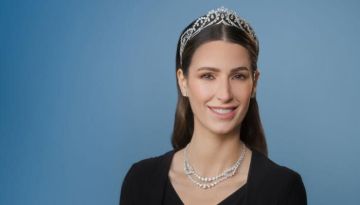 الأميرة رجوة الحسين تخطف الأنظار بفستان كحلي في احتفال أردني الأميرة رجوة الحسين تخطف الأنظار بفستان كحلي في احتفال أردني