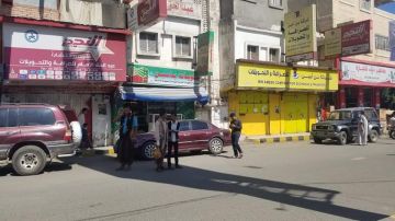 مع دخول قوات صنعاء إلى أحياء مدينة تعز.. شركات الصرافة ترفض العملة الجديدة مع دخول قوات صنعاء إلى أحياء مدينة تعز.. شركات الصرافة ترفض العملة الجديدة