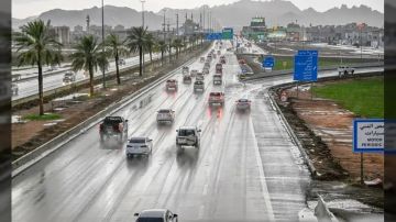 أمطار رعدية وسيول محتملة تضرب 10 مناطق سعودية.. والرياح تتجاوز 60 كم ساعة أمطار رعدية وسيول محتملة تضرب 10 مناطق سعودية.. والرياح تتجاوز 60 كم ساعة
