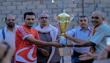 باكبيرة يتوج بكأس 14 أكتوبر في افتتاح بطولة الشهيد أحمد السليماني بشبوة باكبيرة يتوج بكأس 14 أكتوبر في افتتاح بطولة الشهيد أحمد السليماني بشبوة