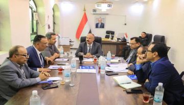 وزير النقل يتراس اجتماعا للجنة الخاصة بإغلاق منافذ التهريب وتنظيم عمل المنافذ البحرية وتعزيز الرقابة وزير النقل يتراس اجتماعا للجنة الخاصة بإغلاق منافذ التهريب وتنظيم عمل المنافذ البحرية وتعزيز الرقابة