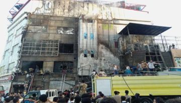إخماد حريق النخيل مول في عدن ومنع امتداده إلى الأجزاء الأخرى إخماد حريق النخيل مول في عدن ومنع امتداده إلى الأجزاء الأخرى