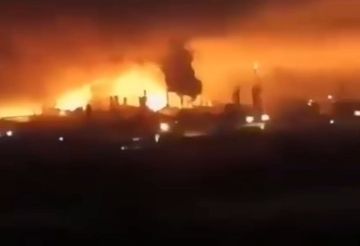 الحوثيون: نشوب حرائق بعد استهداف مصفاة نفط سعودية بصاروخ باليستي الحوثيون: نشوب حرائق بعد استهداف مصفاة نفط سعودية بصاروخ باليستي
