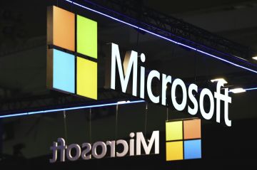 الإدارة الأميركية تعلق منح موظفي شركة مايكروسوفت تصاريح إقامة دائمة الإدارة الأميركية تعلق منح موظفي شركة مايكروسوفت تصاريح إقامة دائمة