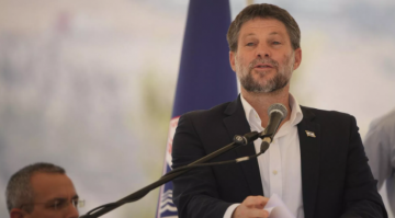 سموتريتش يدعو لضم أراض من غزة ولبنان إلى إسرائيل سموتريتش يدعو لضم أراض من غزة ولبنان إلى إسرائيل