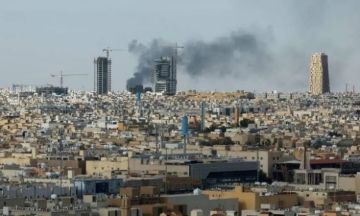 السعودية تقر بضراوة المواجهة ليلا في الرياض وتكشف تدمير حيا سكنيا السعودية تقر بضراوة المواجهة ليلا في الرياض وتكشف تدمير حيا سكنيا