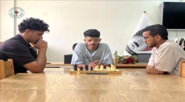 الطالب حمزة هيثم بطلا للشطرنج في كلية الصيدلة بجامعة عدن الطالب حمزة هيثم بطلا للشطرنج في كلية الصيدلة بجامعة عدن