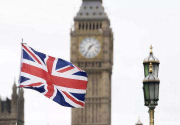 بريطانيا تنصح مواطنيها بتجنب السفر إلى جدة والدمام ومعظم مطارات السعودية بريطانيا تنصح مواطنيها بتجنب السفر إلى جدة والدمام ومعظم مطارات السعودية