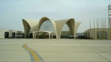 مطار الملك فهد الدولي بالدمام يتعرض لاعتداء والجهات المختصة تقيم الأضرار مطار الملك فهد الدولي بالدمام يتعرض لاعتداء والجهات المختصة تقيم الأضرار