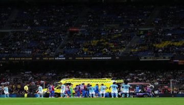 لاعب أرجنتيني يصارع الموت بعد 3 حالات توقف للقلب في الملعب لاعب أرجنتيني يصارع الموت بعد 3 حالات توقف للقلب في الملعب