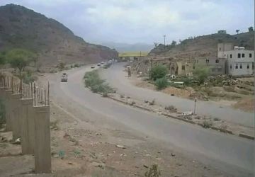 أولى صور الحوثيين في نقطة الهنجر بتعز أولى صور الحوثيين في نقطة الهنجر بتعز