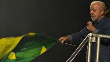 إلغاء جوازات السفر العائدة لفلافيو بولسونارو إلغاء جوازات السفر العائدة لفلافيو بولسونارو