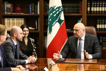 الرئيس اللبناني: نرحب بأي جهد فرنسي لمنع حصول فراغ بعد انسحاب قوة يونيفيل الرئيس اللبناني: نرحب بأي جهد فرنسي لمنع حصول فراغ بعد انسحاب قوة يونيفيل