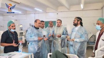 الرويشان وشيبان يفتتحان أقساما جديدة للعمليات والعناية المركزة بمستشفى ذمار العام الرويشان وشيبان يفتتحان أقساما جديدة للعمليات والعناية المركزة بمستشفى ذمار العام