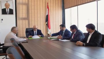 الوزير الشرجبي يوقع اتفاقية تنفيذ عدد من المشروعات لتعزيز أنظمة المياه في مدينة تعز الوزير الشرجبي يوقع اتفاقية تنفيذ عدد من المشروعات لتعزيز أنظمة المياه في مدينة تعز