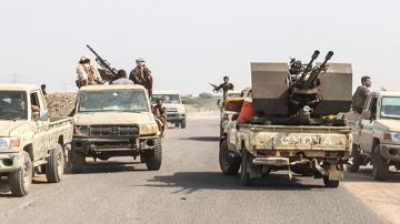 غارات جوية عنيفة تستهدف مواقع للحوثيين في صنعاء بالتزامن مع عملية فجر اليمن غارات جوية عنيفة تستهدف مواقع للحوثيين في صنعاء بالتزامن مع عملية فجر اليمن