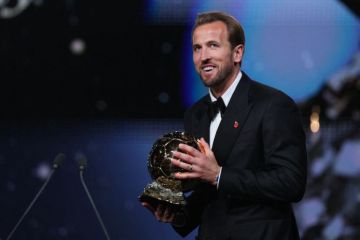 كين يحصد جائزة الكرة الذهبية لعام 2026 كين يحصد جائزة الكرة الذهبية لعام 2026