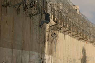 هآرتس: على إسرائيل إجراء مراجعة أخلاقية مطولة بشأن مرافق التعذيب التي تديرها هآرتس: على إسرائيل إجراء مراجعة أخلاقية مطولة بشأن مرافق التعذيب التي تديرها