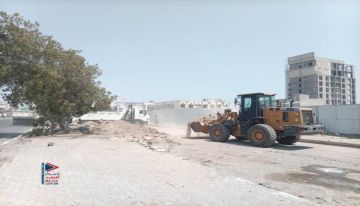 خلال إشرافه على أعمال رفع أكوام الأتربة والمخلفات الصلبة..الزهري يشيد بجهود صندوق النظافة والتحسين في خورمكسر خلال إشرافه على أعمال رفع أكوام الأتربة والمخلفات الصلبة..الزهري يشيد بجهود صندوق النظافة والتحسين في خورمكسر