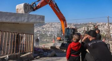 تصعيد واسع للعدو الإسرائيلي ومستوطنيه في الضفة والقدس: اقتحامات ومداهمات واعتقالات وتشديد اجراءات وتجريف اراضي وهدم منازل وسرقة ثمار الزيتون تصعيد واسع للعدو الإسرائيلي ومستوطنيه في الضفة والقدس: اقتحامات ومداهمات واعتقالات وتشديد اجراءات وتجريف اراضي وهدم منازل وسرقة ثمار الزيتون