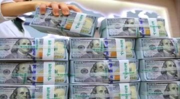 العراق يتلقى شحنة جديدة من الدولارات النقدية بموجب تفاهم مع أمريكا العراق يتلقى شحنة جديدة من الدولارات النقدية بموجب تفاهم مع أمريكا