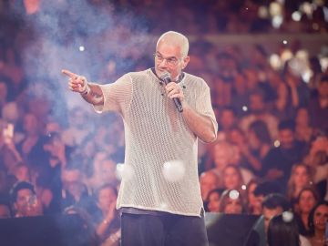 بحضور دينا الشربيني وشيرين رضا.. عمرو دياب يشعل أجواء الجونة بحضور دينا الشربيني وشيرين رضا.. عمرو دياب يشعل أجواء الجونة