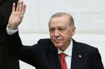 رئيس بلدية إزمير معقل المعارضة ينضم إلى حزب إردوغان في مكسب رمزي رئيس بلدية إزمير معقل المعارضة ينضم إلى حزب إردوغان في مكسب رمزي