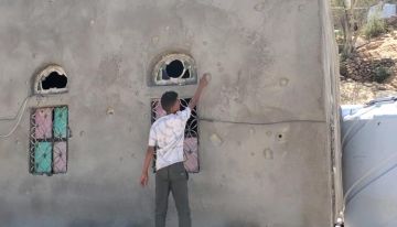 الحوثيون يقصفون قرى مديرية القبيطة واضرار تلحق بالمنازل السكنية الحوثيون يقصفون قرى مديرية القبيطة واضرار تلحق بالمنازل السكنية